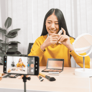 Influencer unboxing product